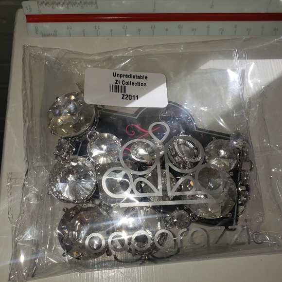 Unpredictable - Picture 4 of 4